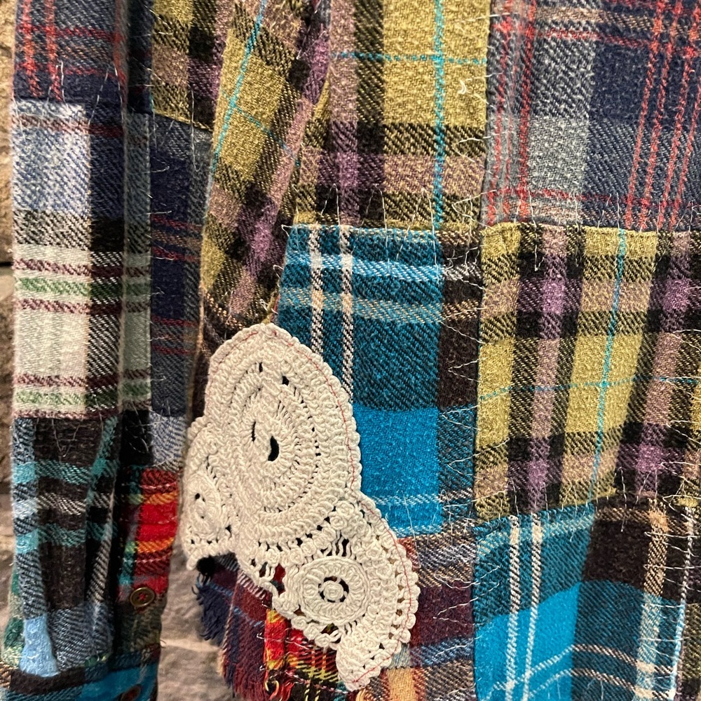 Flannel shirt with lace detail on the bottom sides.